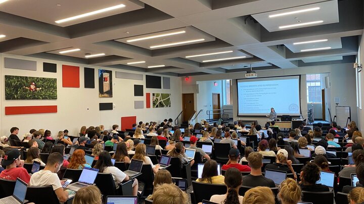 Heather Engdahl of Civic Rights Nebraska speaks to 250 students in UNL's College of Journalism and Mass Communications about voting rights, the importance of voting, voter suppression, gerrymandering and making a voting plan (Photo courtesy of Kelli Boling).